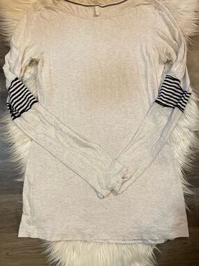 Women's Lululemon Light Gray Long-Sleeve Top with Navy Stripe Elbow Detail